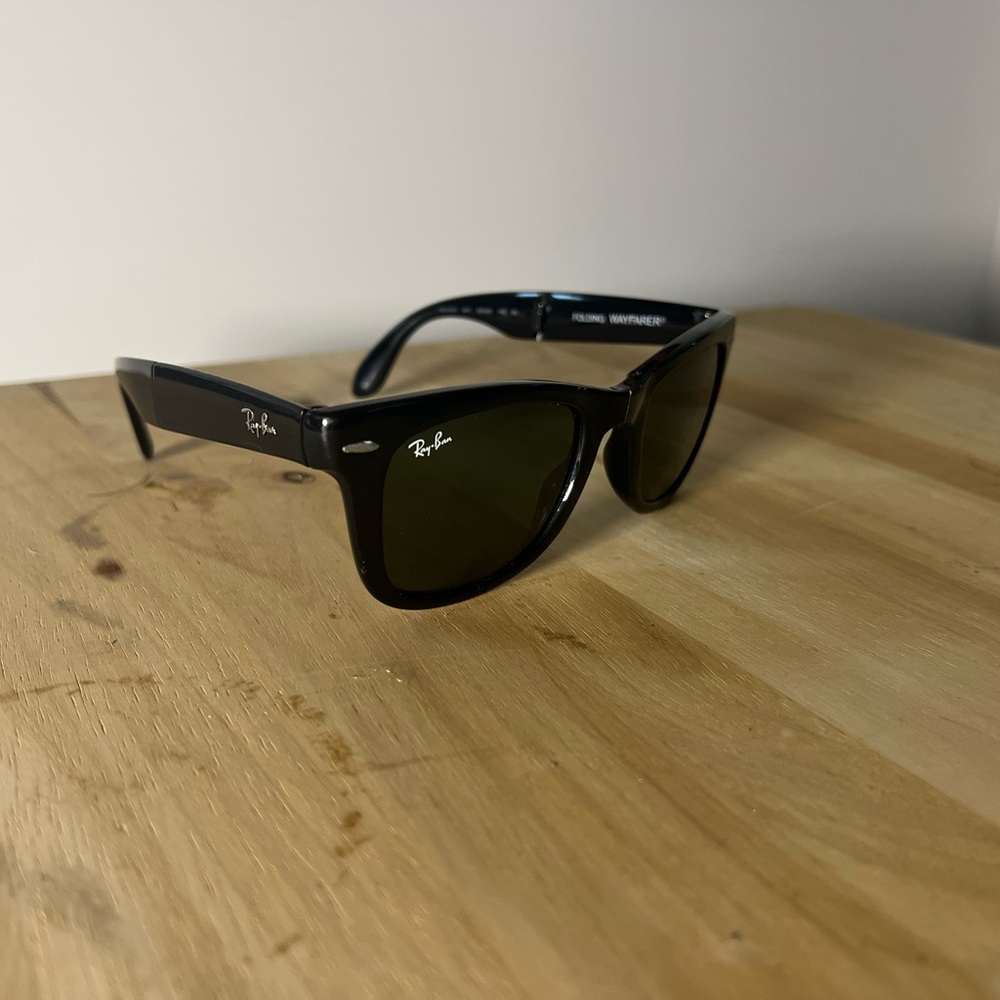 Ray-Ban RB4105 Folding Wayfarer – Polished Black (50mm)